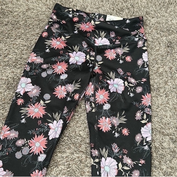 NWT SO high rise Sporty 7/8 leggings with crossover waistband - Picture 3 of 6